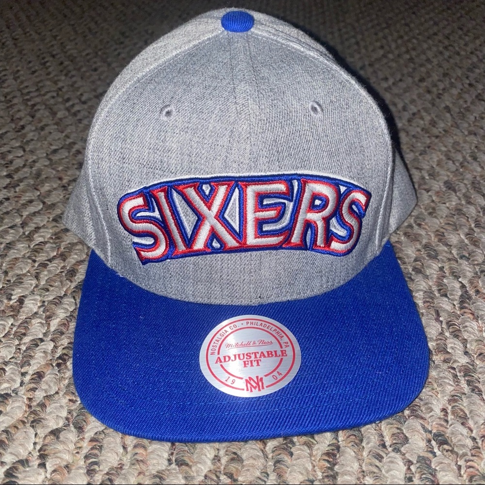 Mitchell & Ness Philadelphia 76ers SnapBack (NEVER WORN)